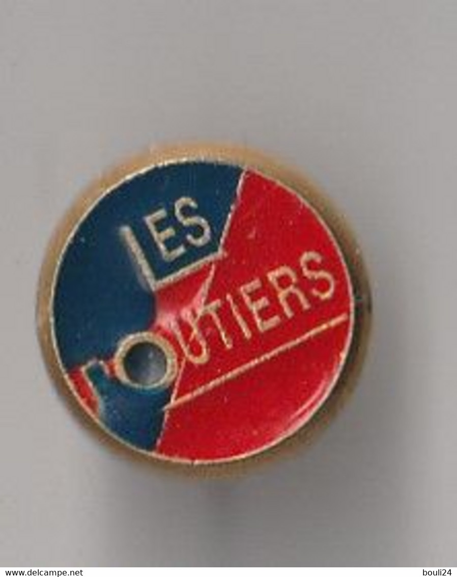 SOU- PIN'S  THEME  TRANSPORT LES ROUTIERS   PIN'S  TOUS DIFFERENTS - Transports