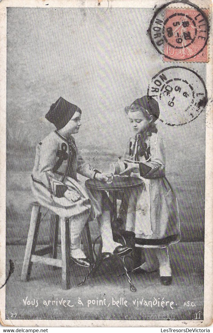 CPA - ENFANTS - Vous Arrivez à Point Belle Vivandière - 2 Enfants Autour D'une Table - Scenes & Landscapes