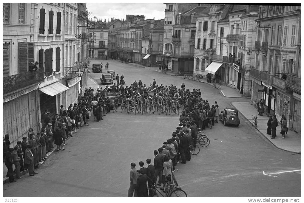 Ribérac Départ De Course Cycliste  Place De Ville,foule - Radsport