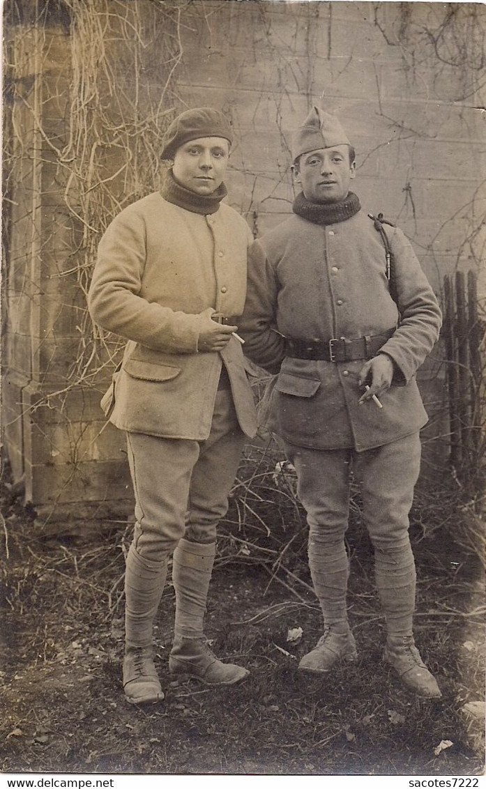 CARTE PHOTO MILITAIRES EN TENUE - SOUVENIR D'ALSACE 1919 - - Personajes