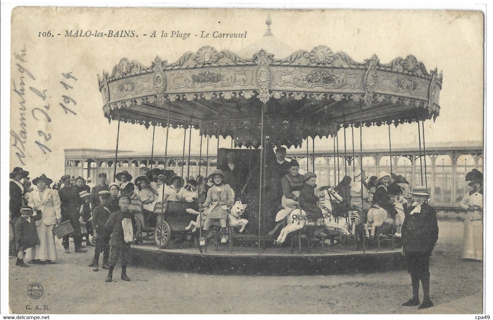 59   MALO - LES - BAINS  A  LA  PLAGE   LE  CARROUSEL   ( ETAT  ) - Malo Les Bains