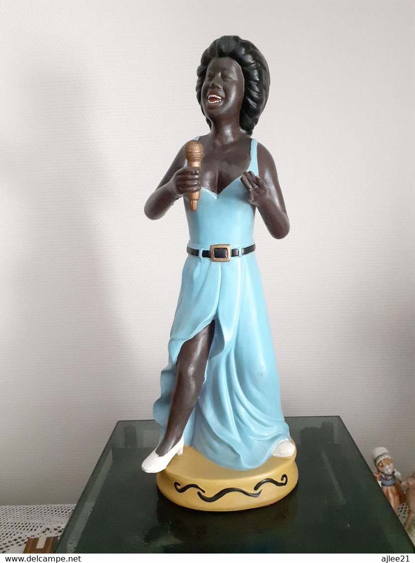 Statue Chanteuse De Jazz En Céramique - Andere & Zonder Classificatie