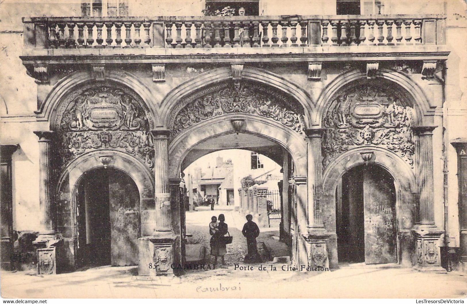 CPA - FRANCE - 59 - CAMBRAI - Porte De La Cité Fénelon - Architecture - Animée - - Cambrai