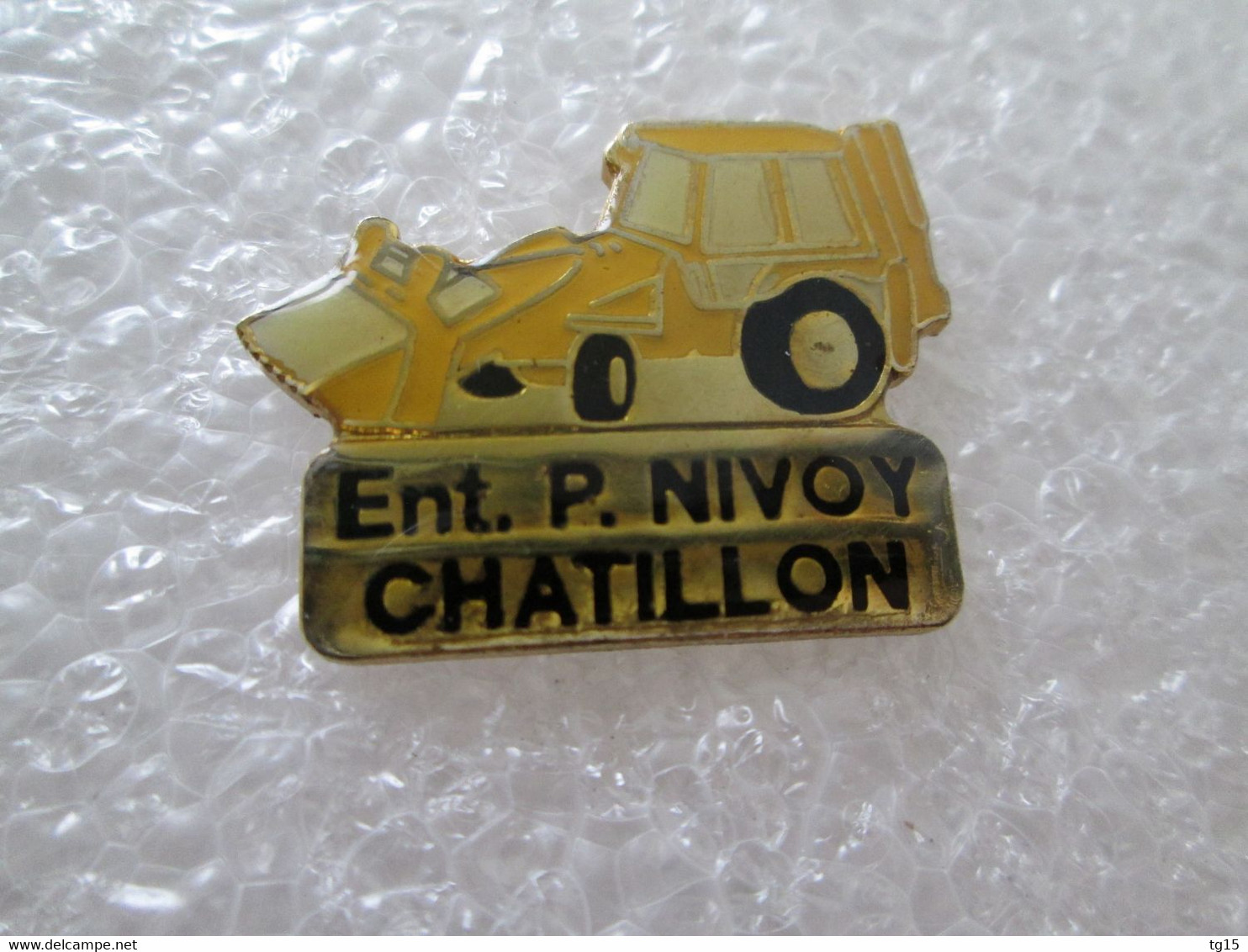 PIN'S    TRACTO  PELLE   ENTREPRISE P. NIVOY  CHÂTILLON - Transports