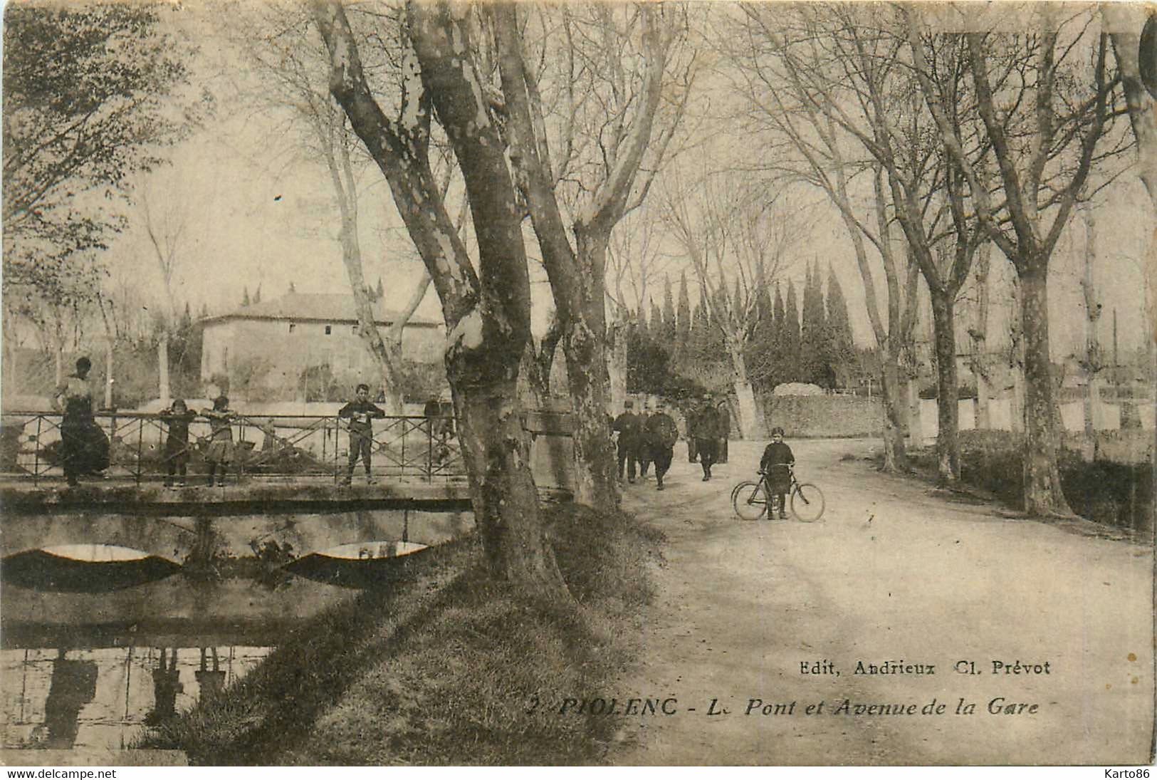 Piolenc * Le Pont Et Avenue De La Gare * Villageois - Piolenc