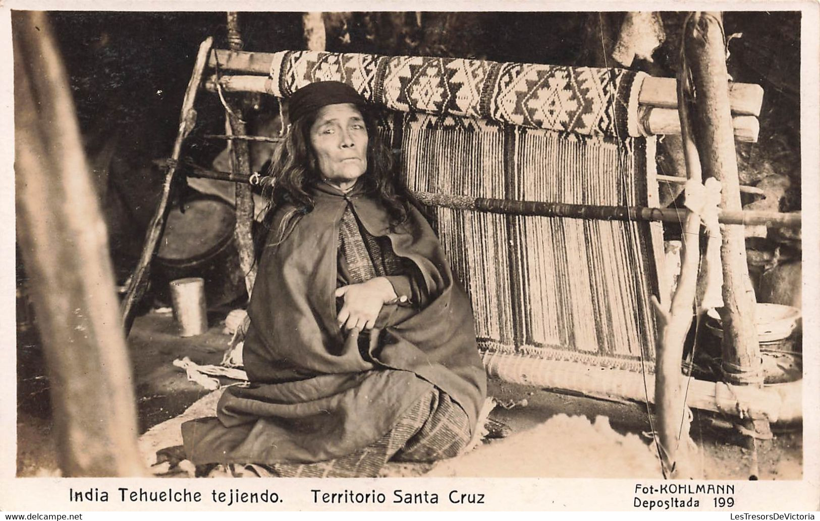 CPA India Tehuelche Tejiendo - Territorio Santa Cruz - Femme Devant Un Metier à Tisser - Indiaans (Noord-Amerikaans)