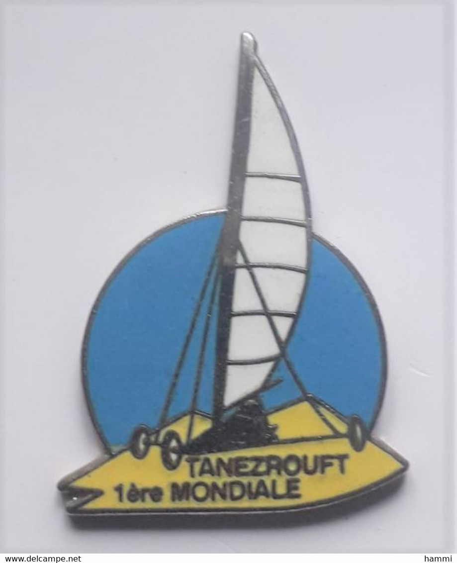 V376 Pin's PLANCHE CHAR A VOILE Tanezrouft Afrique Sahara Algérie Mali Qualité EGF Version Jaune Achat Immédiat - Sailing, Yachting