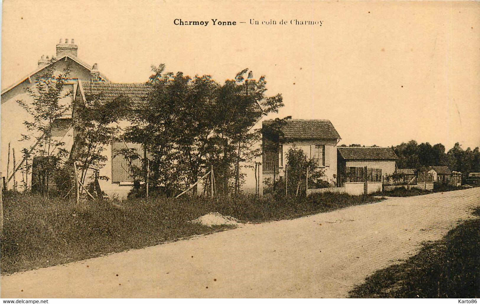 Charmoy * Route Et Un Coin Du Village - Charmoy