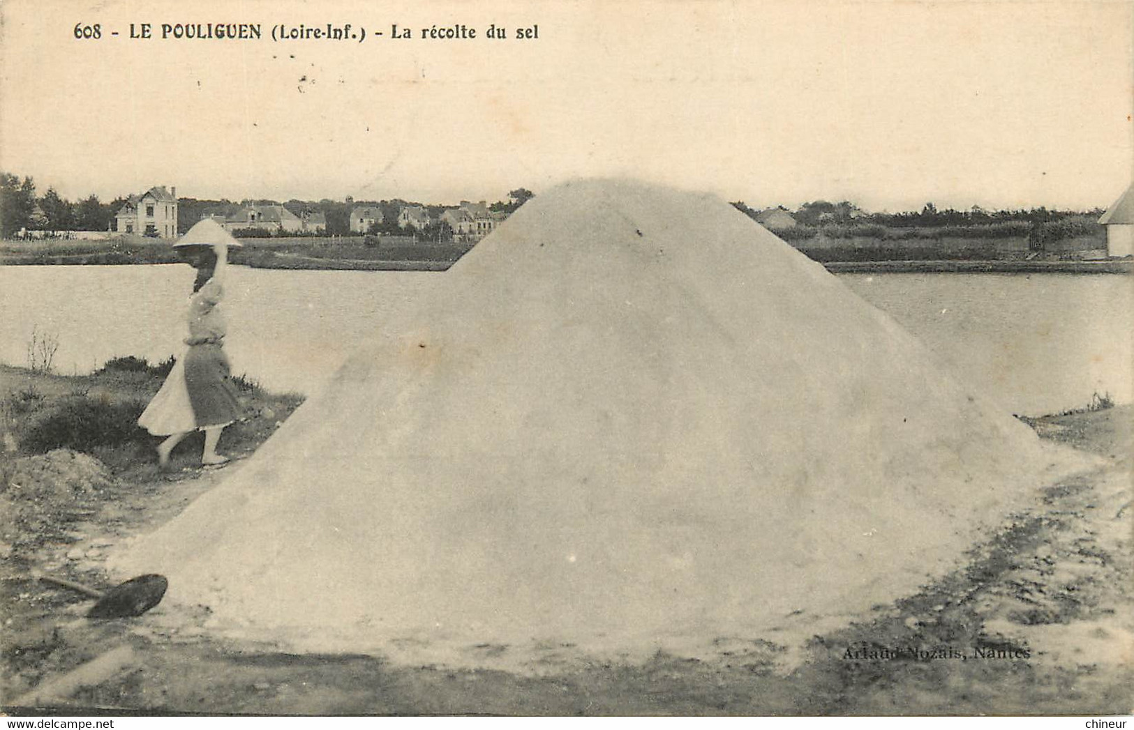 LE POULIGUEN LA  RECOLTE DU SEL - Le Pouliguen