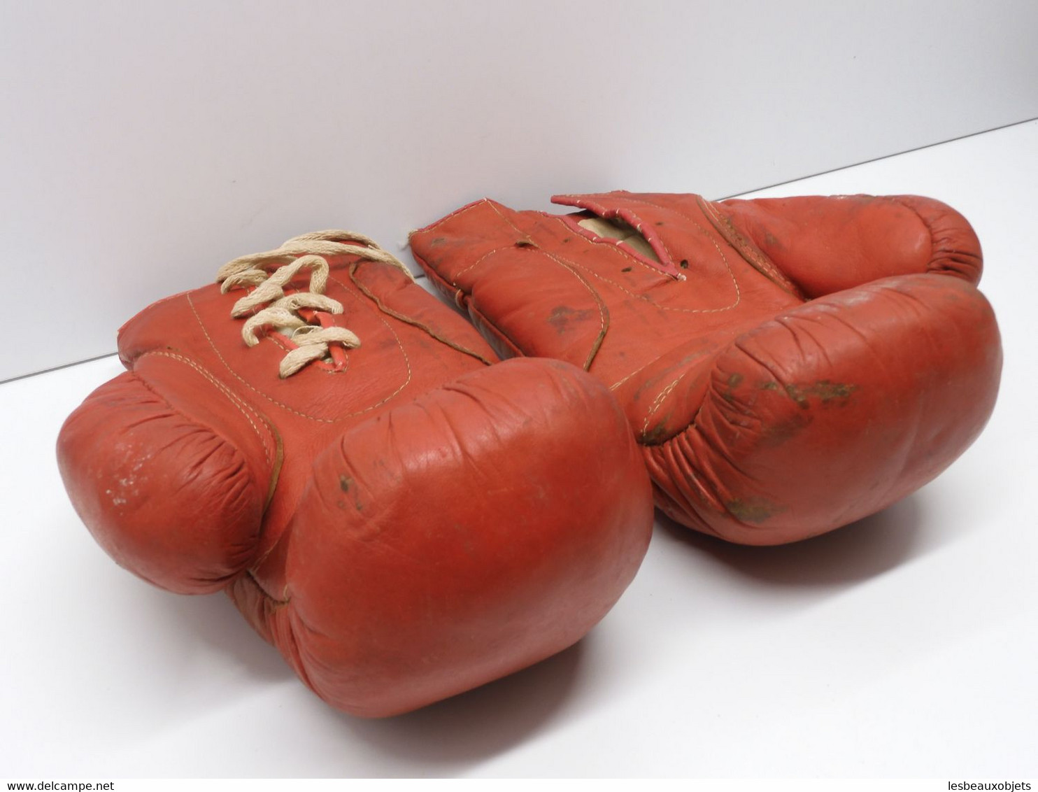 *ANCIENNE PAIRE DE GANTS DE BOXE EN CUIR début XXe JUS GRENIER DECO COLLECTION   E