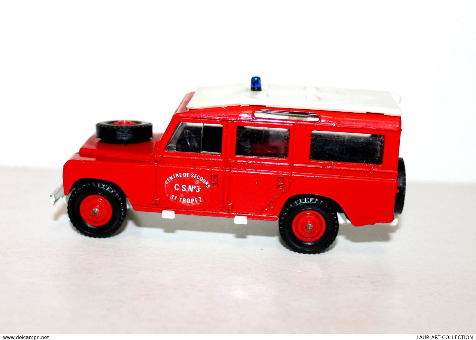 SOLIDO - LAND ROVER 109 - CAMION POMPIER - 1/43, CENTRE DE SECOURS N°3 ST TROPEZ, AUTOMOBILE MINIATURE ANCIENNE (2811.4) - Camions, Bus Et Construction