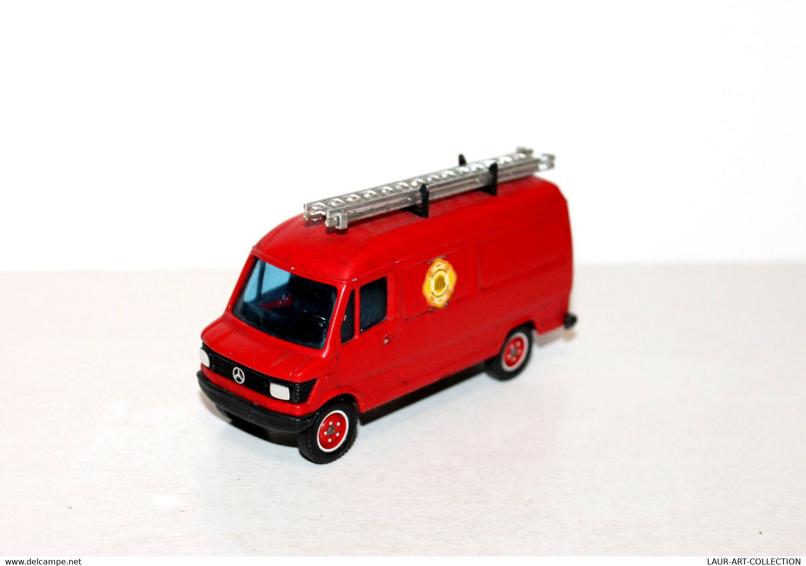 SOLIDO - MERCEDES 407D N°2131 09.90, CAMION POMPIER 1/50, PHILADELPHIA FIRE Dpt., AUTOMOBILE MINIATURE ANCIENNE (2811.6) - Camions, Bus Et Construction