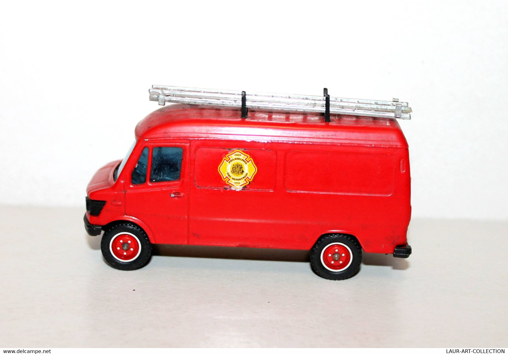 SOLIDO - MERCEDES 407D N°2131 09.90, CAMION POMPIER 1/50, PHILADELPHIA FIRE Dpt., AUTOMOBILE MINIATURE ANCIENNE (2811.6) - LKW, Busse, Baufahrzeuge