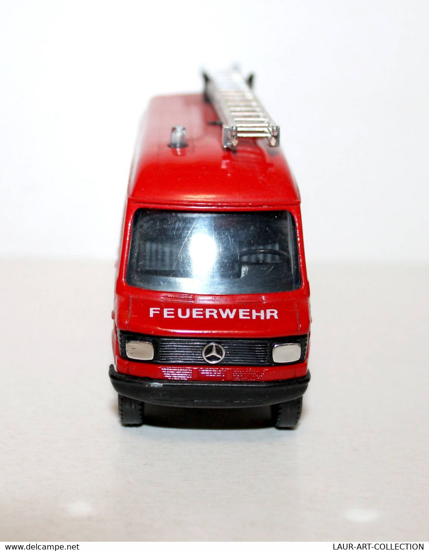 SOLIDO - MERCEDES 407D N°2131 09.90, CAMION POMPIER 1/50 - FEUERWEHR - VOITURE AUTOMOBILE MINIATURE ANCIENNE (2811.7) - Vrachtwagens, Bus En Werken