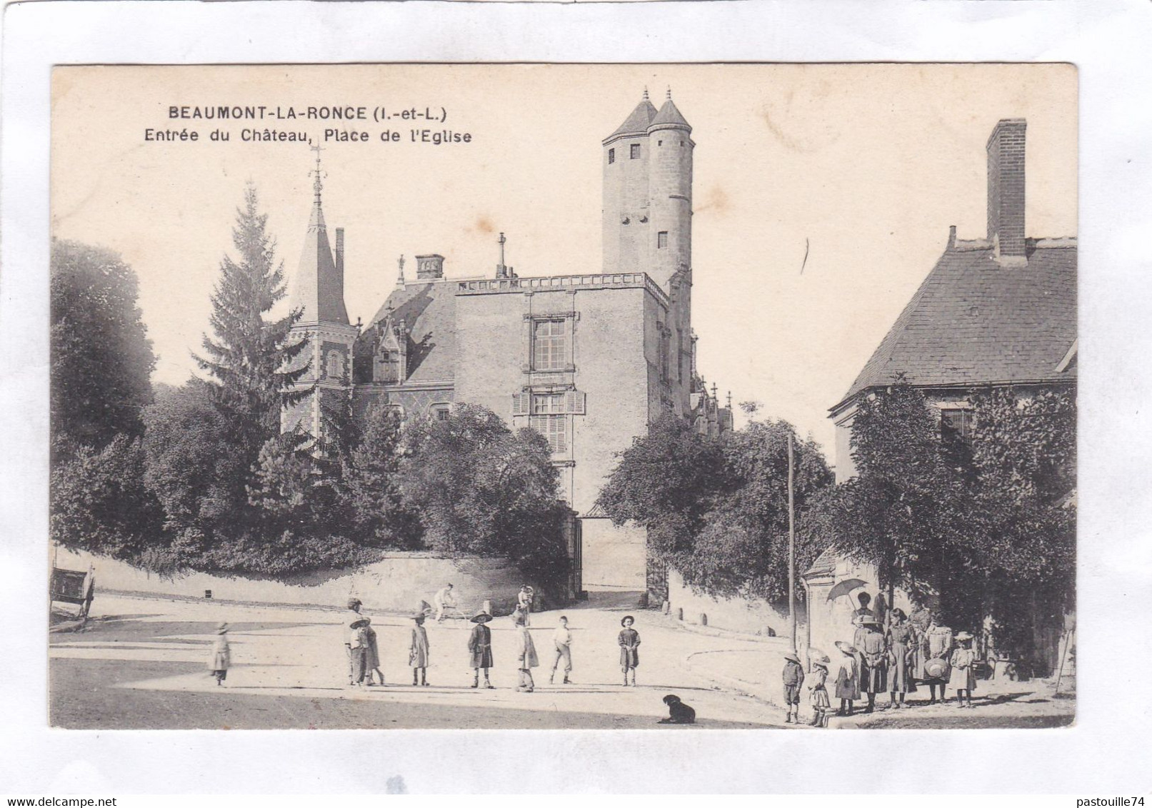 CPA :  14 X 9  -  BEAUMONT-LA-RONCE  -  Entrée  Du  Château, Place  De  L'Eglise - Beaumont-la-Ronce