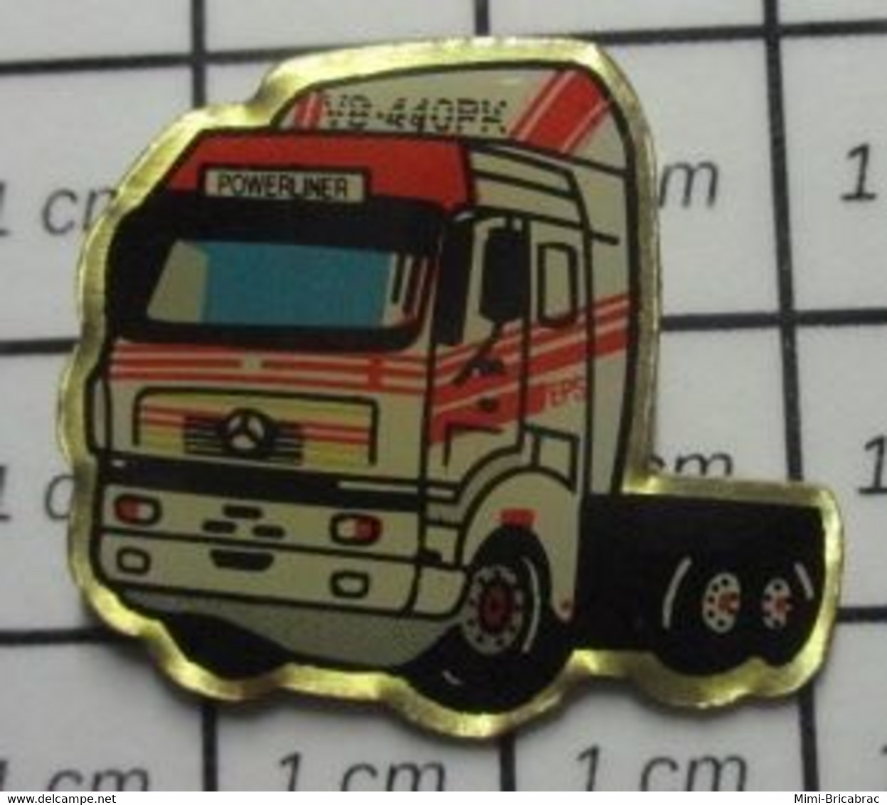 116a Pin's Pins : Rare Et Belle Qualité : TRANSPORTS / CAMION MERCEDES POWERLINER IMMATRICULE VD-440-PK - Transports