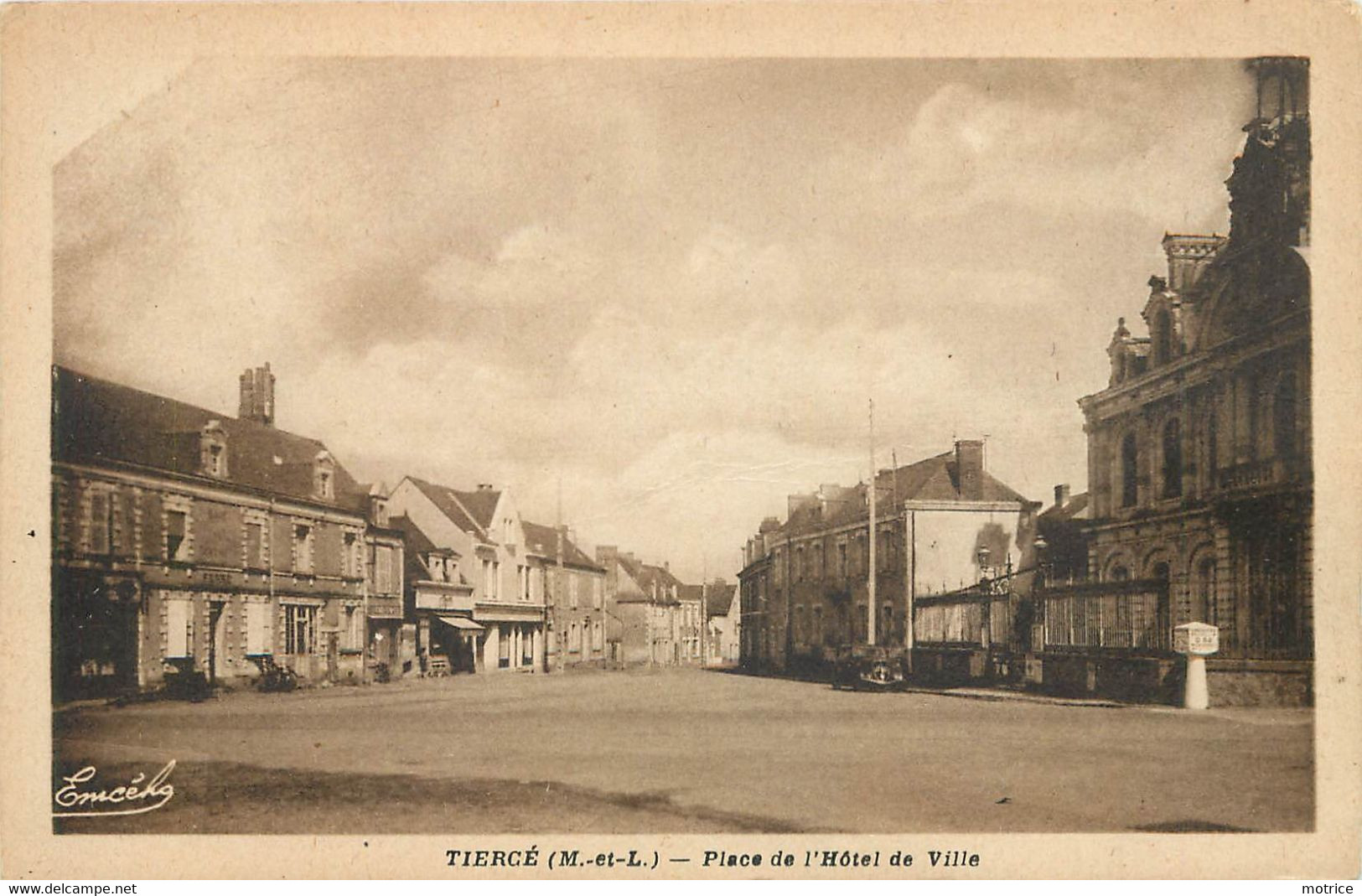 TIERCE - Place De L'hôtel De Ville. - Tierce