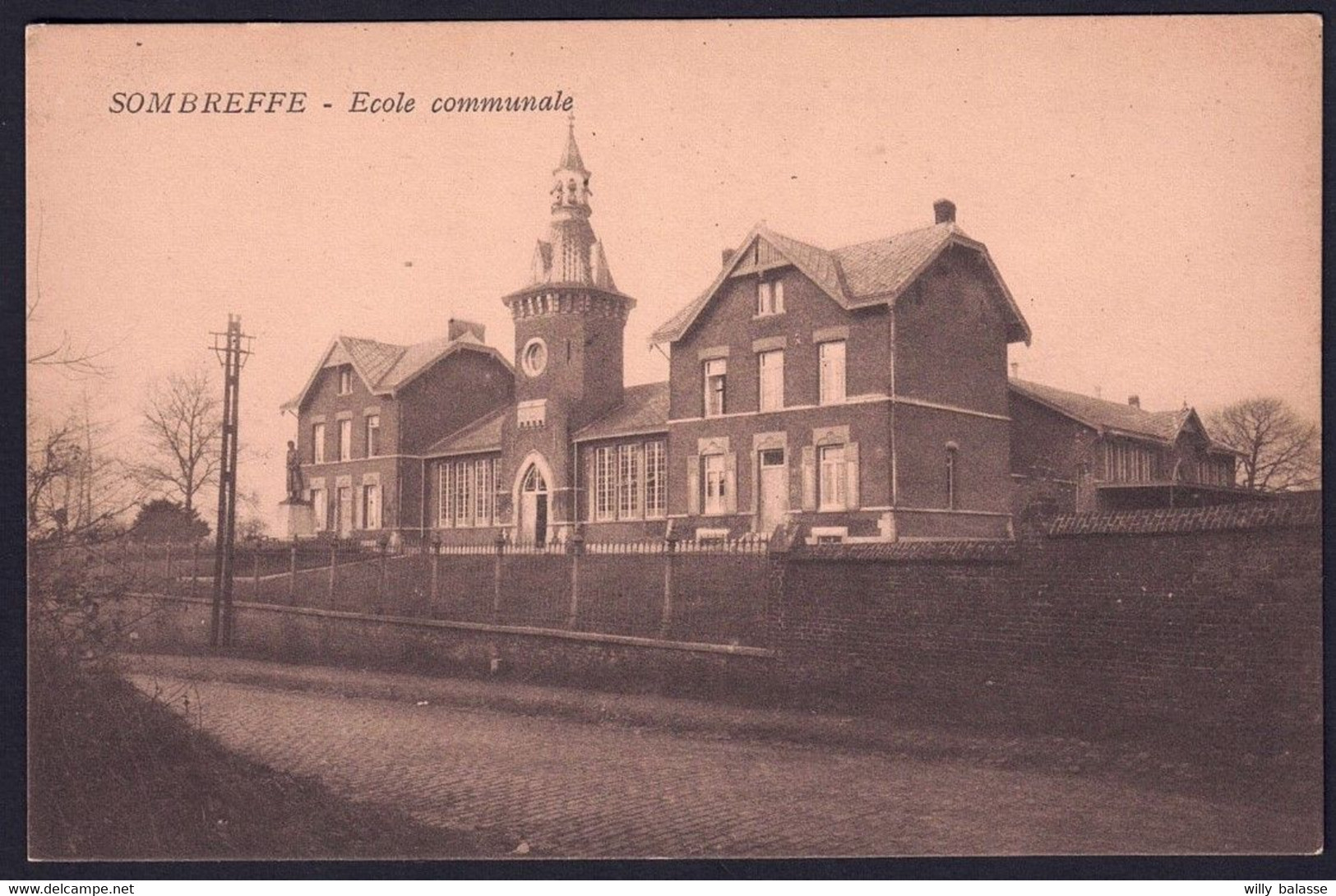 +++ CPA - SOMBREFFE - Ecole Communale  // - Sombreffe