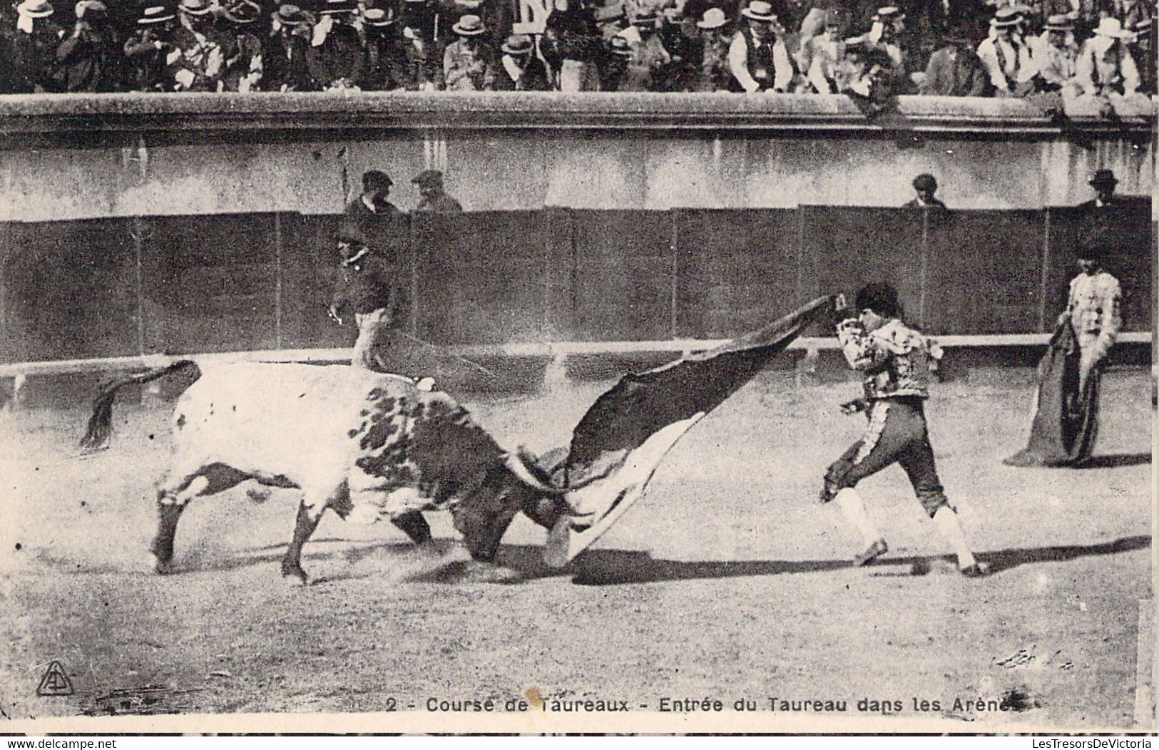 CPA - CORRIDA - 2 - Course De Taureaux - Entrée Du Taureau Dans Les Arênes - Stierkampf