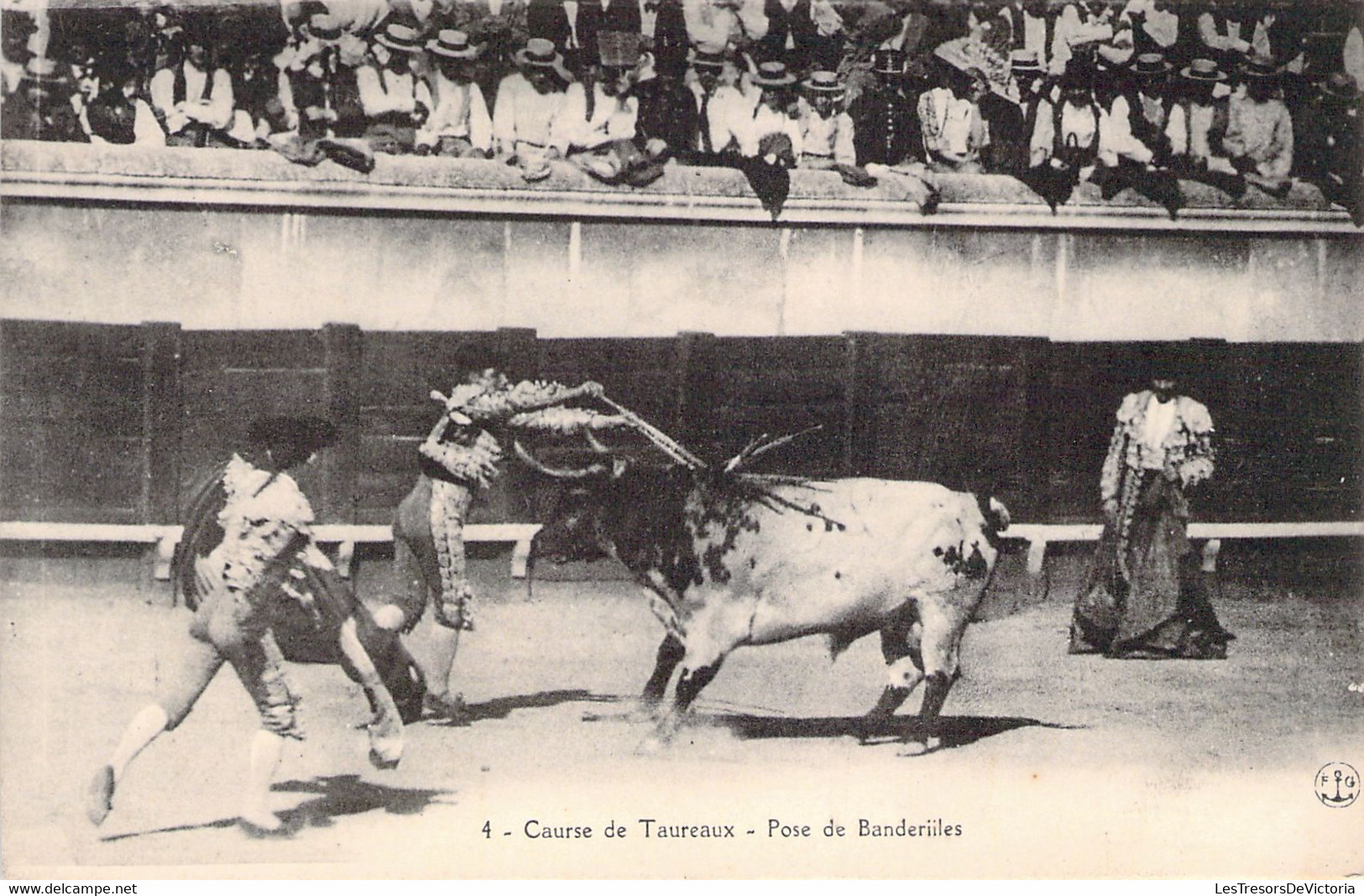 CPA - CORRIDA - 4 - Course De Taureaux - Pose De Banderilles - Corridas