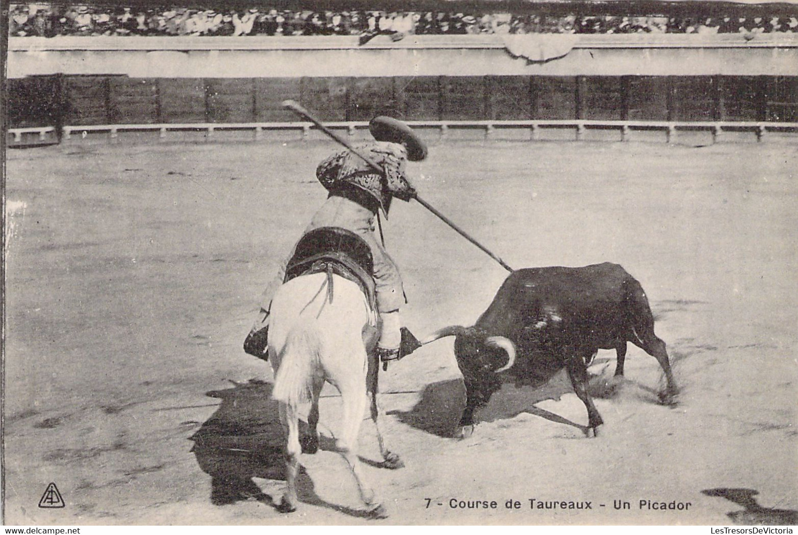 CPA - CORRIDA - 7 - Course De Taureaux - Un Picador - Cheval Blanc - Stierkampf