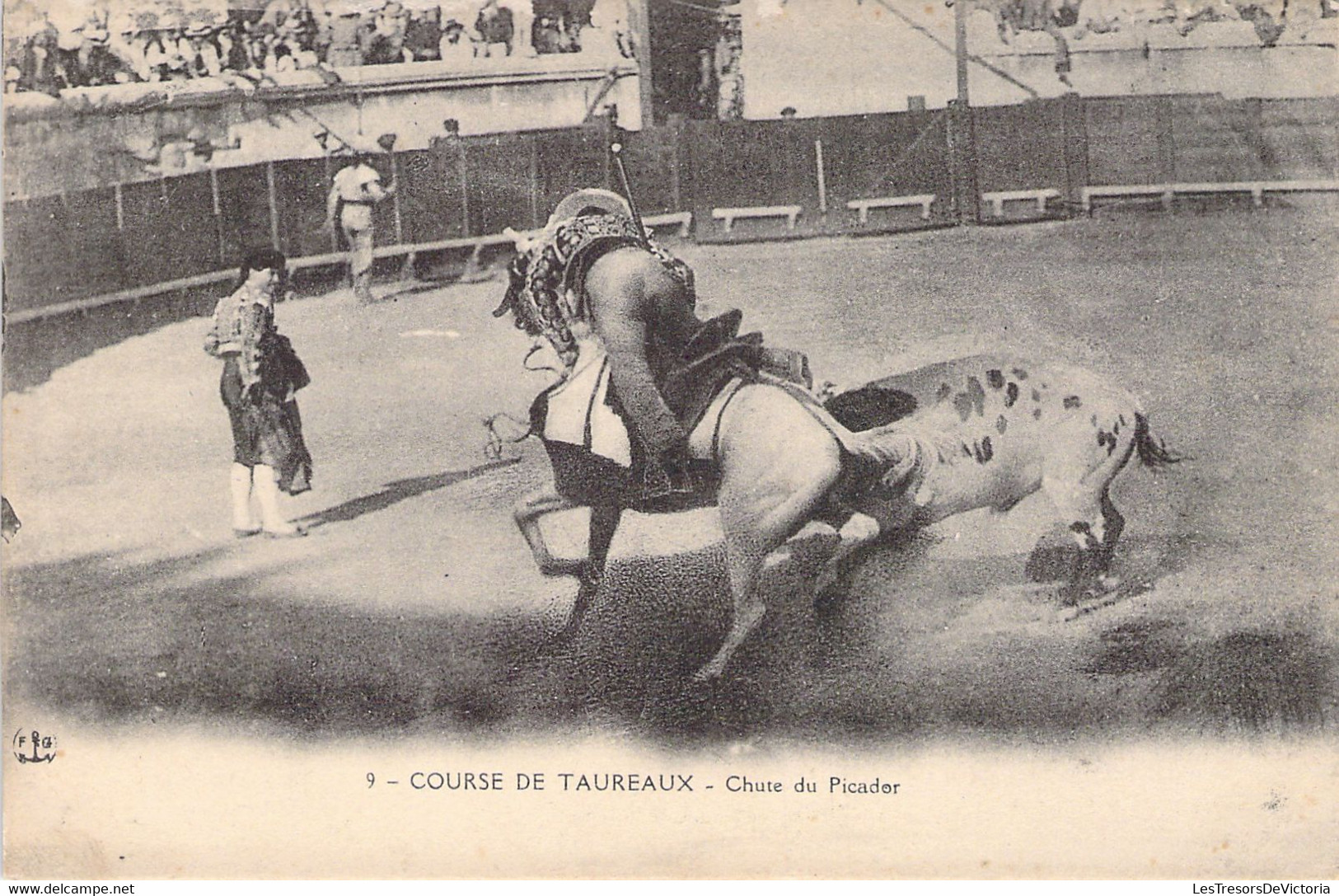 CPA - CORRIDA - 9 - Course De Taureaux - Chute Du Picador - Stierkampf