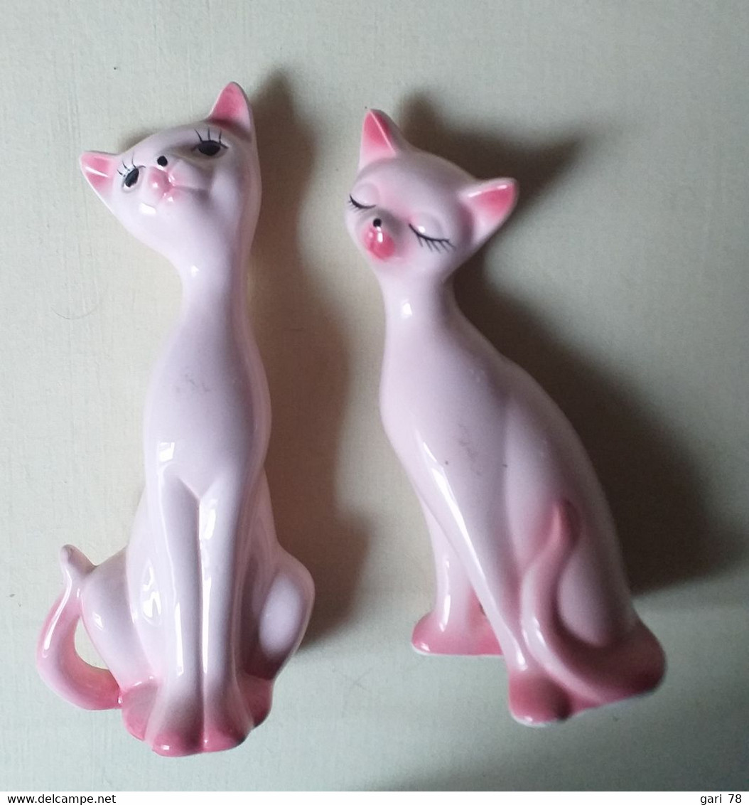 Couple De  Chats En Porcelaine De Couleur Rose, Hauteur 21 Cm - Chats