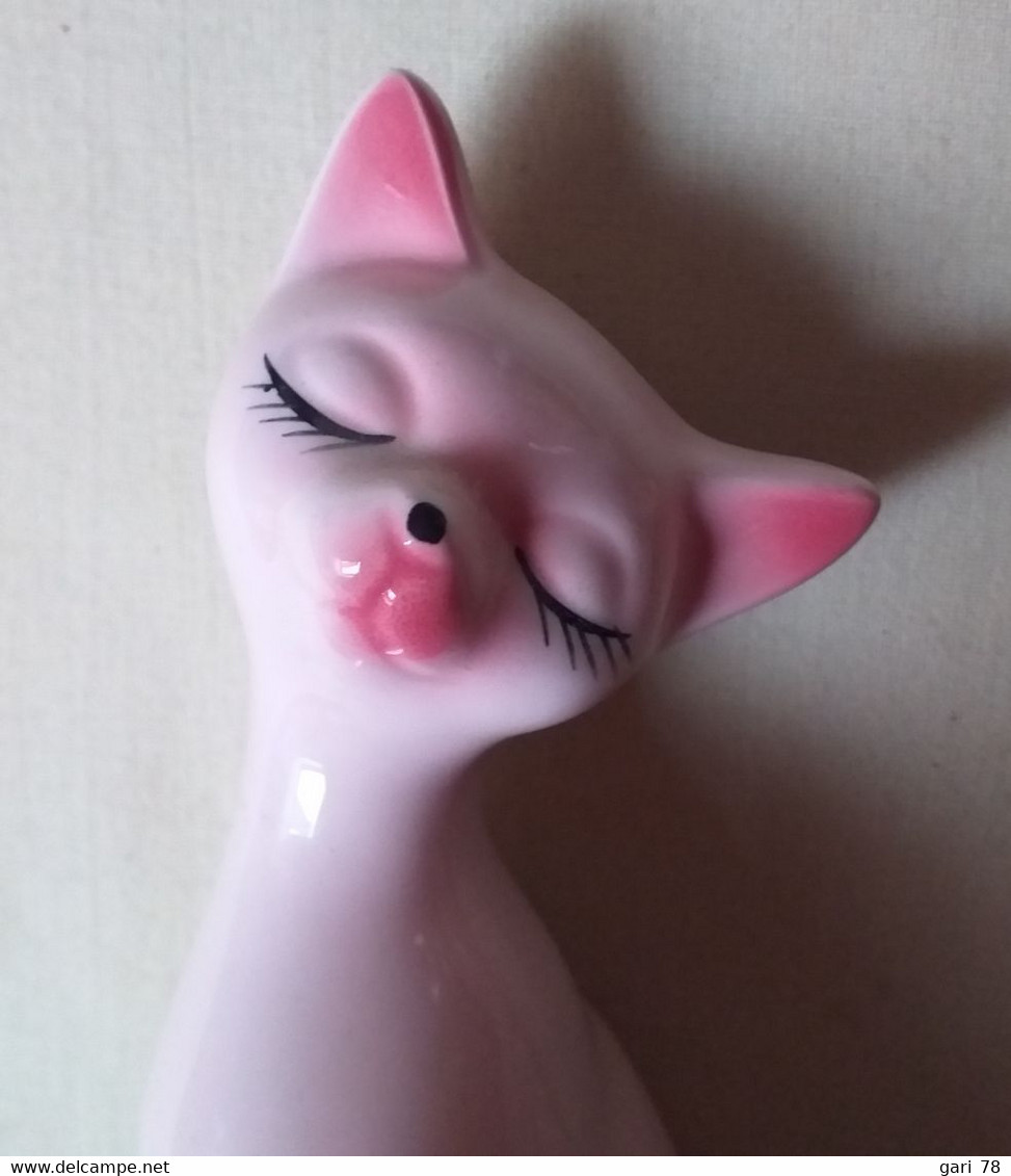 Couple De  Chats En Porcelaine De Couleur Rose, Hauteur 21 Cm - Katzen