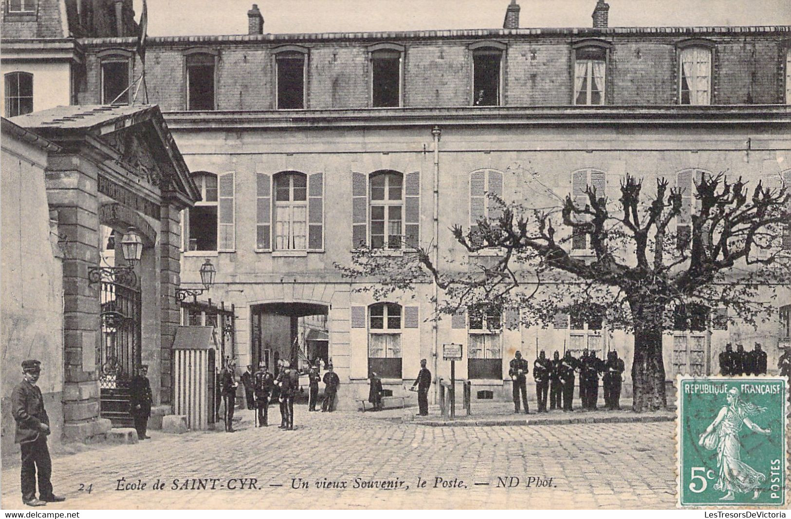 CPA - MILITARIAT - CASERNE - Ecole De St Cyr - Un Vieux Souvenir - Le Poste - ND PHOT - Casernes