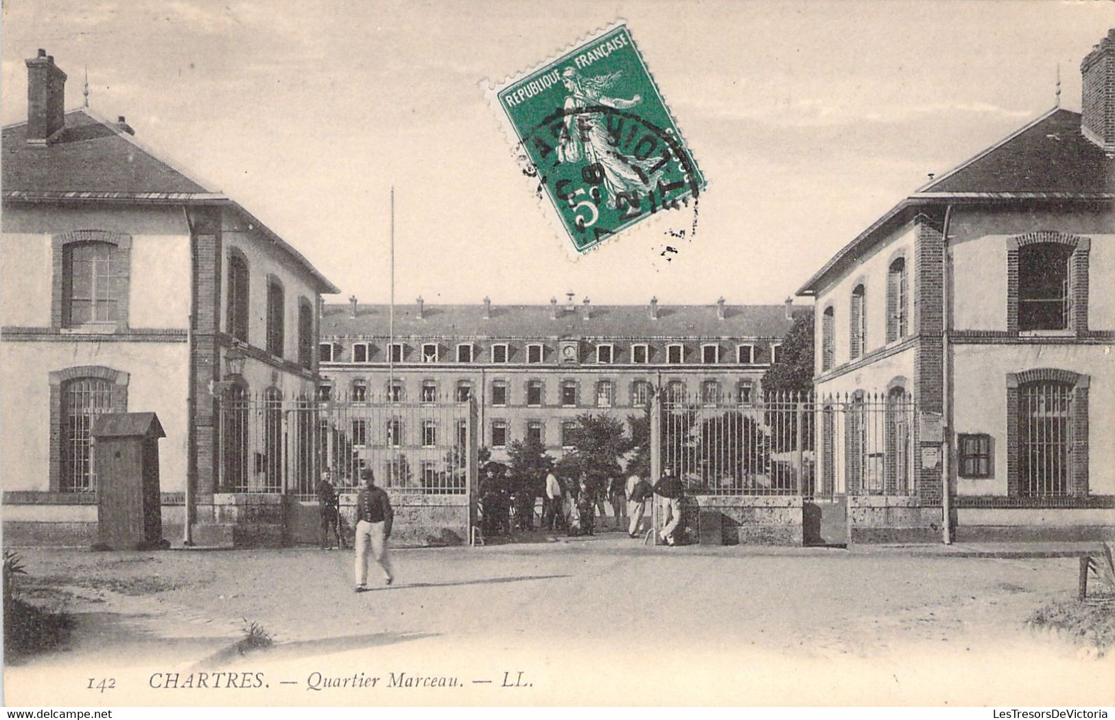 CPA - MILITARIAT - CASERNE - CHARTRES - Quartier Marceau - LL - Casernes