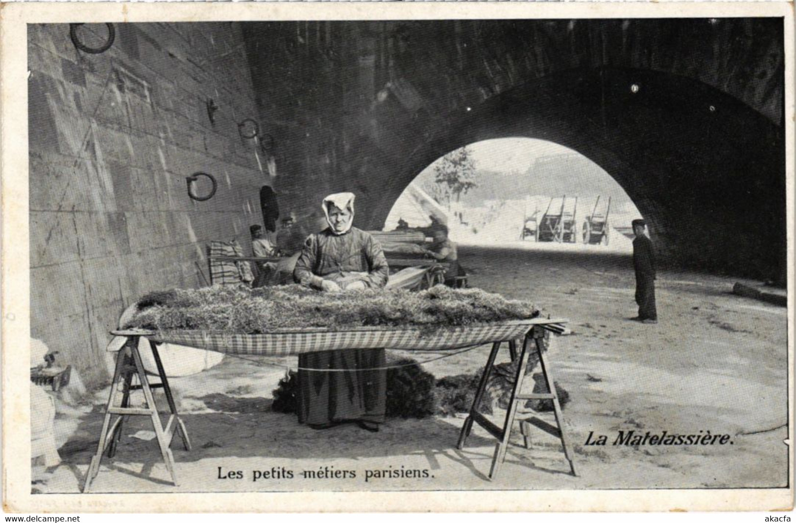 CPA PARIS Petits Metiers La Matelassiere (1246176) - Petits Métiers à Paris