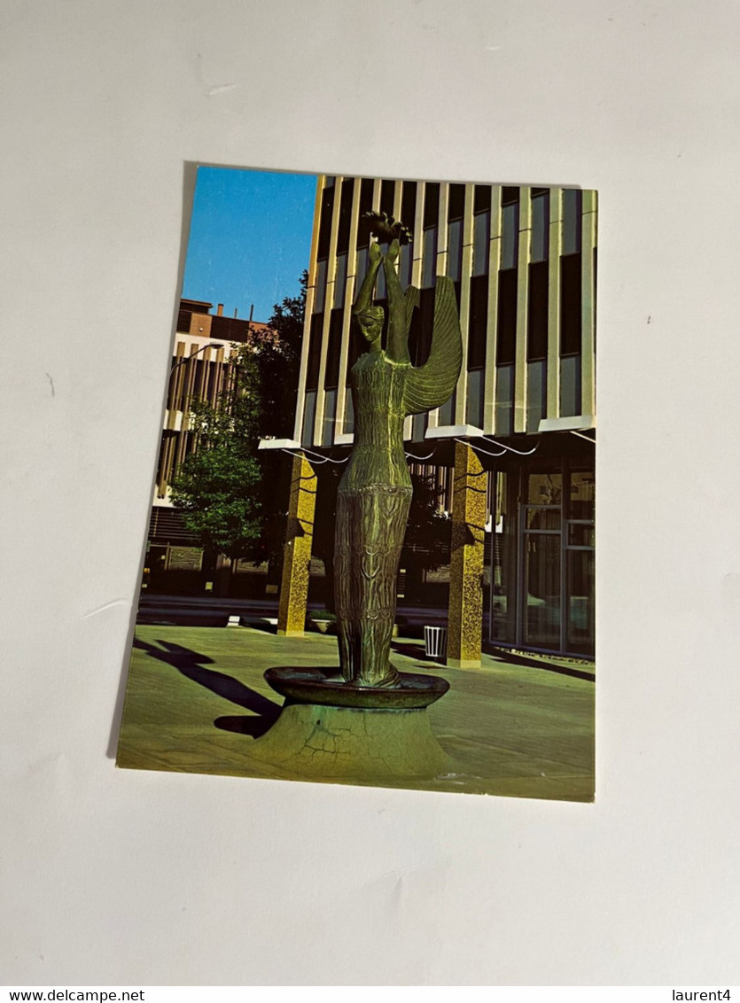 (3 M 43) Australia - ACT - Statue Of Ethos - Civic Sqare - Canberra (ACT)