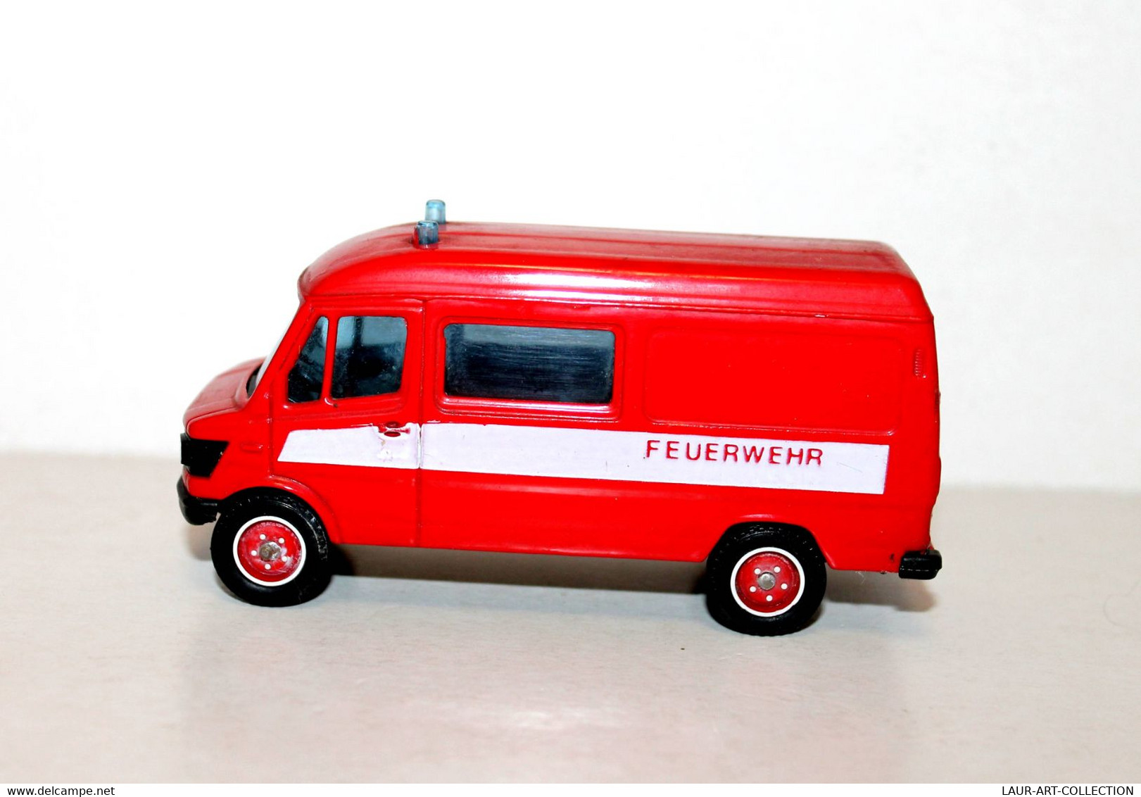 SOLIDO - MERCEDES 407D N°2131 09.90 - CAMION VEHICULE POMPIER - 1/50 - FEUERWEHR, VOITURE AUTOMOBILE MINIATURE (2811.11) - Vrachtwagens, Bus En Werken