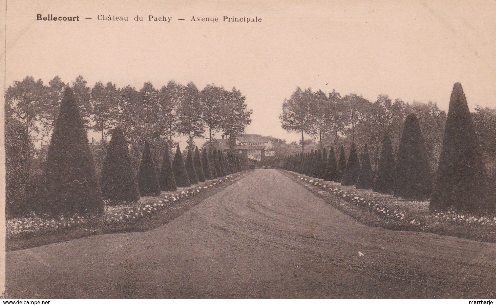 Bellecourt - Château Du Pachy - Avenue Principale - Manage
