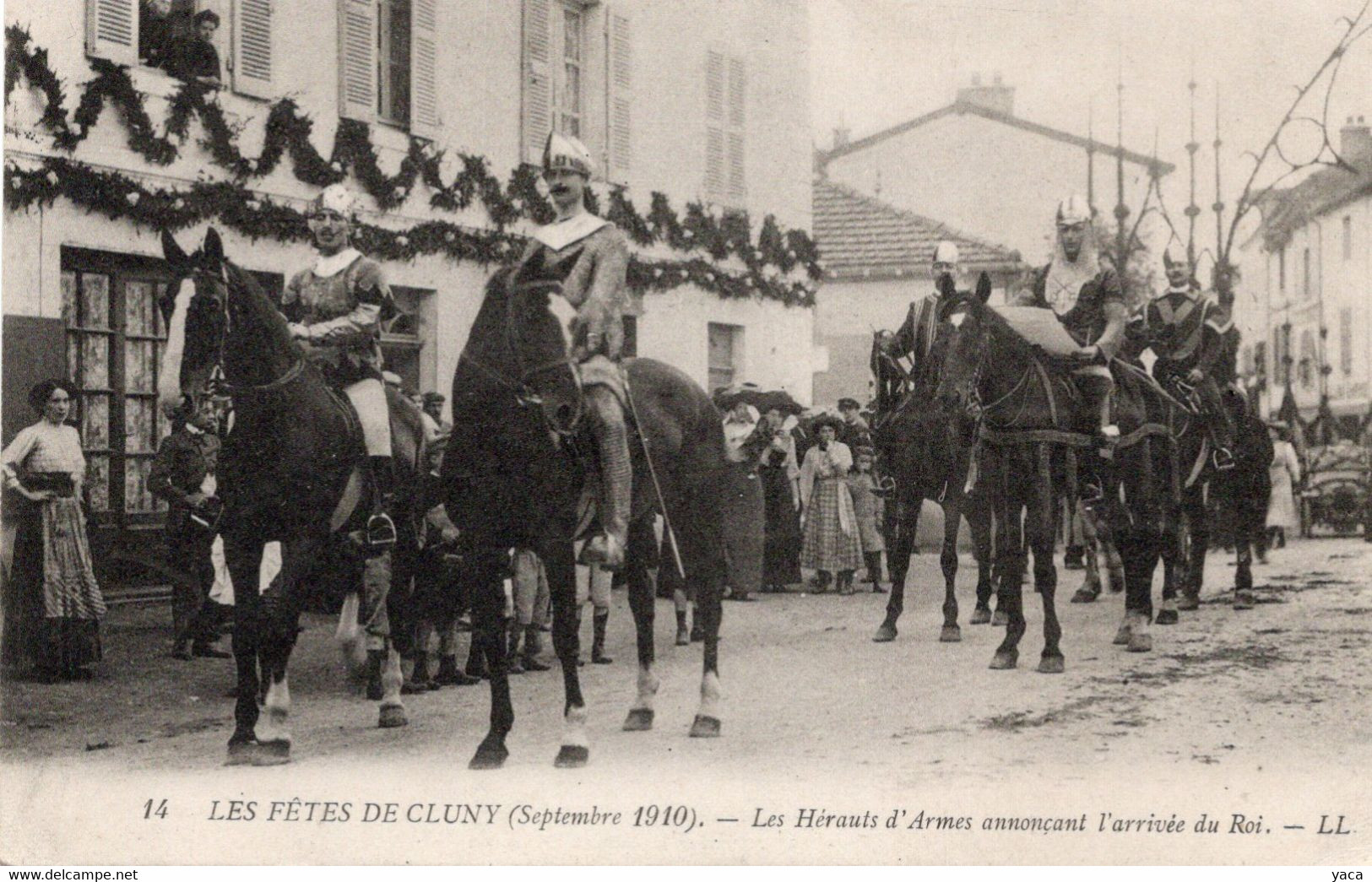 Fêtes De Cluny 1910 Hérauts D'armes Annonçant L'arrivée Du Roi   CAVALCADE - Recepties