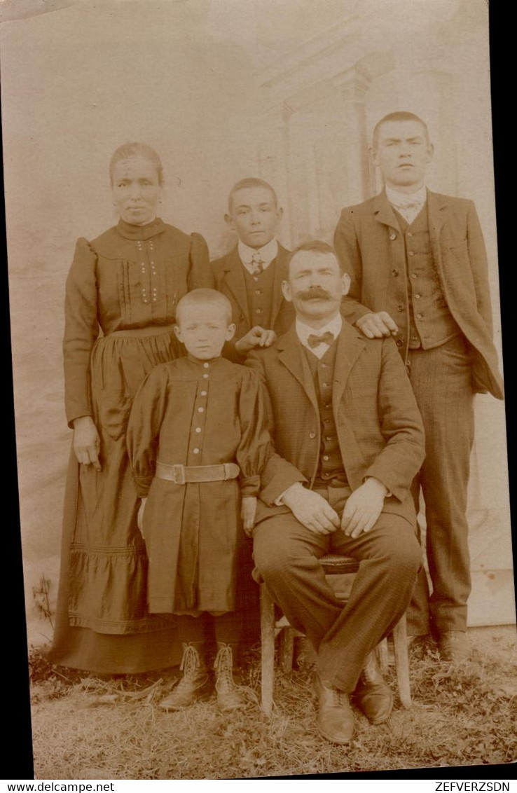 84 ROBION VAUCLUSE CARTE PHOTO FAMILLE ENFANTS - Robion