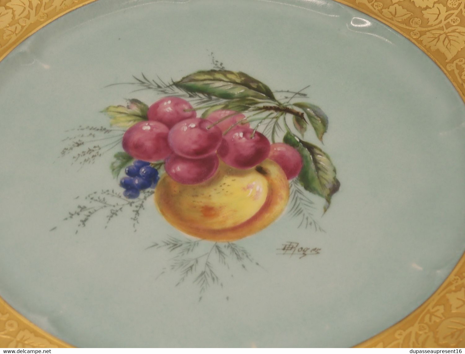 *BELLE ASSIETTE PORCELAINE LIMOGES THEODORE HAVILAND AILE OR Signée B ROGER E - Limoges (FRA)