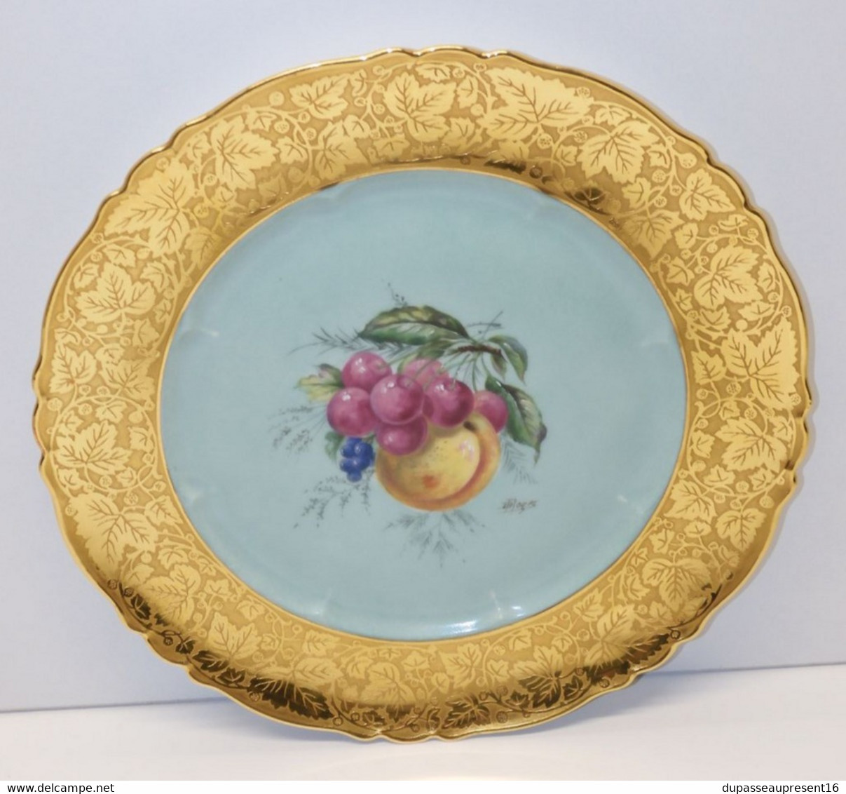 *BELLE ASSIETTE PORCELAINE LIMOGES THEODORE HAVILAND AILE OR signée B ROGER E