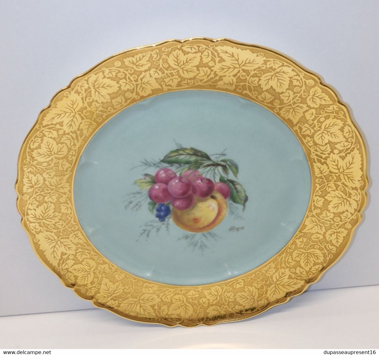 *BELLE ASSIETTE PORCELAINE LIMOGES THEODORE HAVILAND AILE OR signée B ROGER E