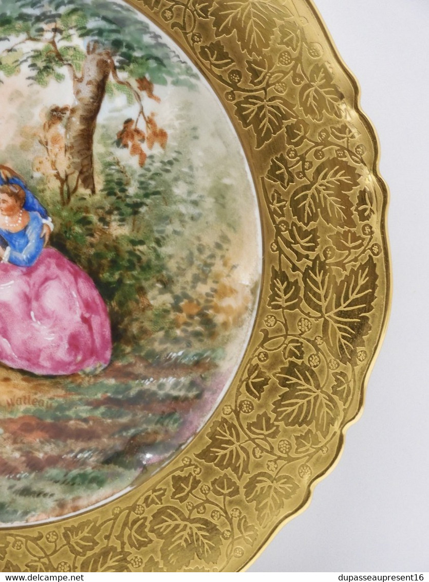 *BELLE ASSIETTE PORCELAINE LIMOGES THEODORE HAVILAND AILE OR d'aprés WATTEAU E