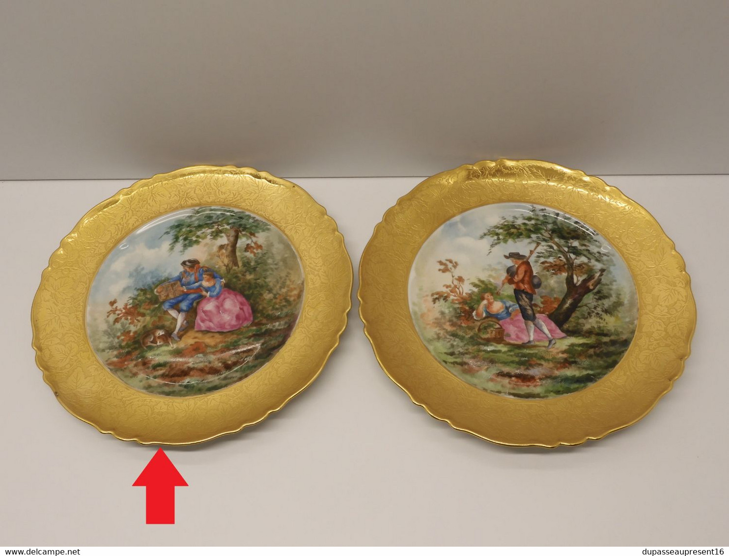 *BELLE ASSIETTE PORCELAINE LIMOGES THEODORE HAVILAND AILE OR d'aprés WATTEAU E