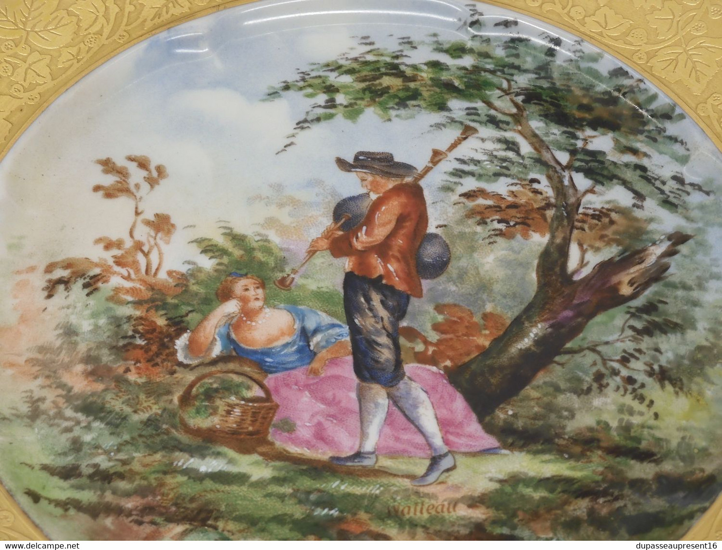 *BELLE ASSIETTE PORCELAINE LIMOGES THEODORE HAVILAND AILE OR D'aprés WATTEAU E - Limoges (FRA)