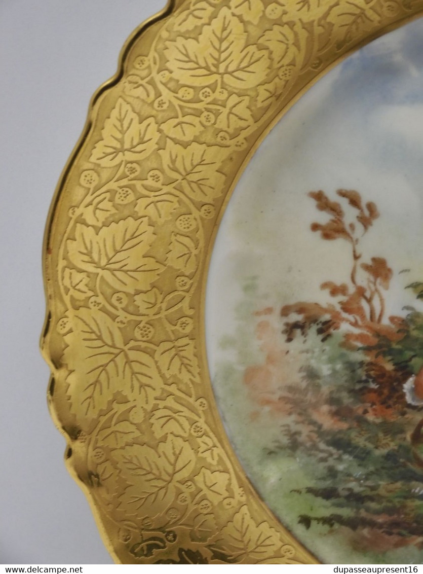 *BELLE ASSIETTE PORCELAINE LIMOGES THEODORE HAVILAND AILE OR d'aprés WATTEAU E