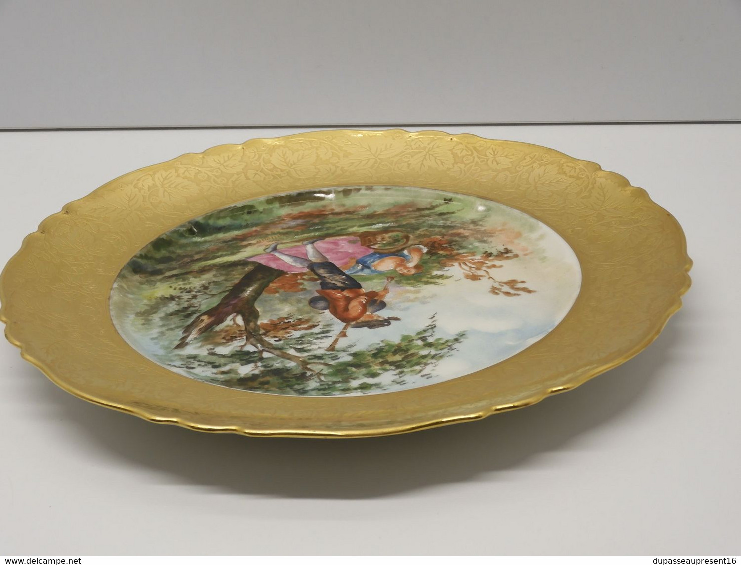 *BELLE ASSIETTE PORCELAINE LIMOGES THEODORE HAVILAND AILE OR d'aprés WATTEAU E