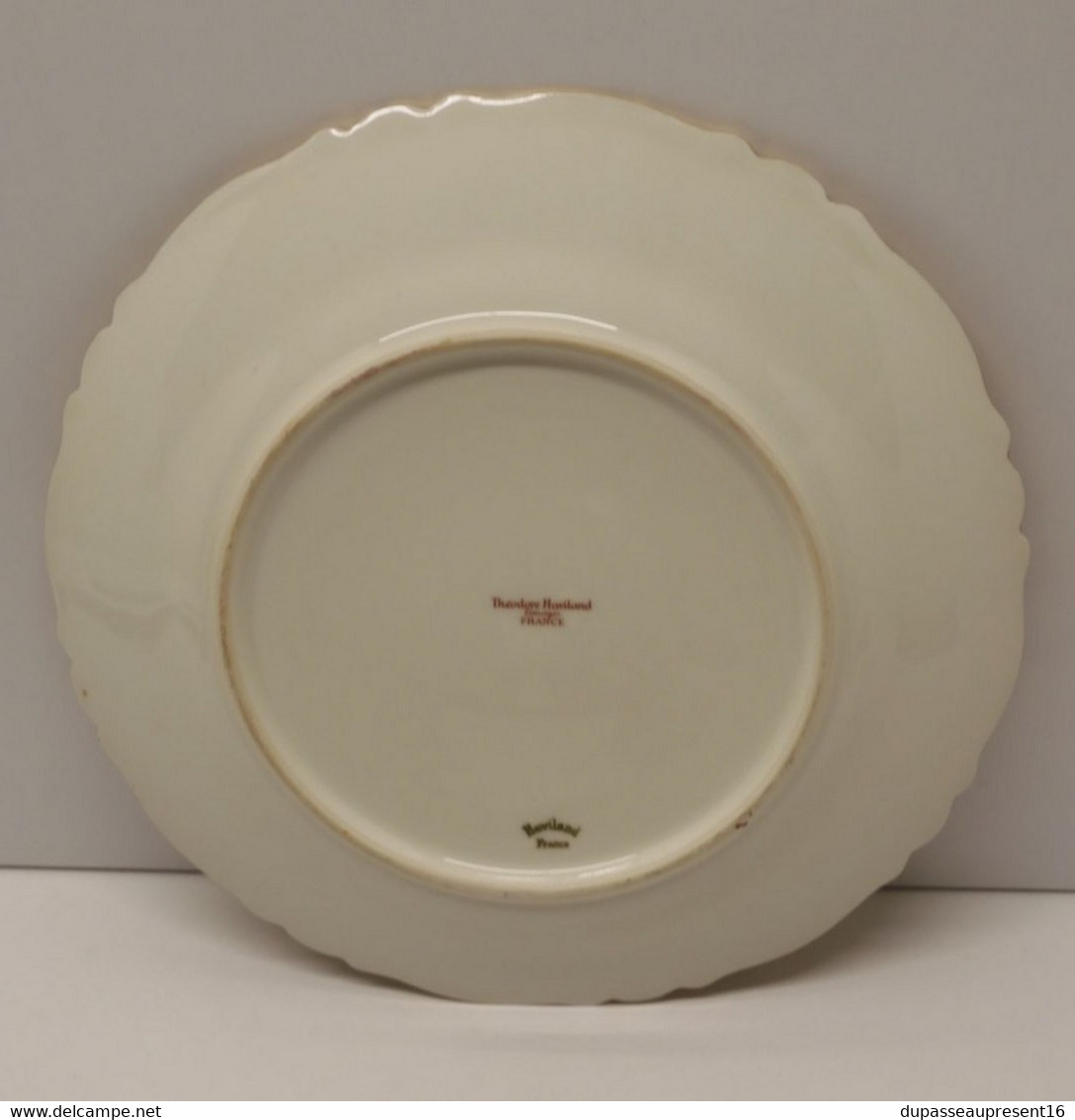 *BELLE ASSIETTE PORCELAINE LIMOGES THEODORE HAVILAND AILE OR d'aprés WATTEAU E