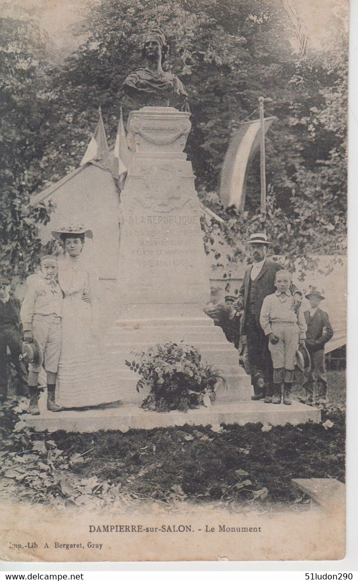 CPA Dampierre-sur-Salon - Le Monument (avec Très Jolie Animation) - Dampierre-sur-Salon