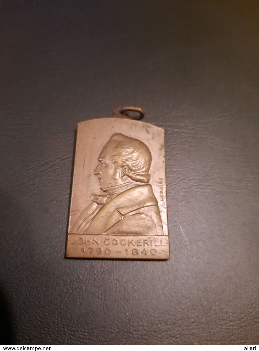 Une Médaille Du Fondateur De La Métallurgie Liégeoise John Cockerill - Profesionales / De Sociedad