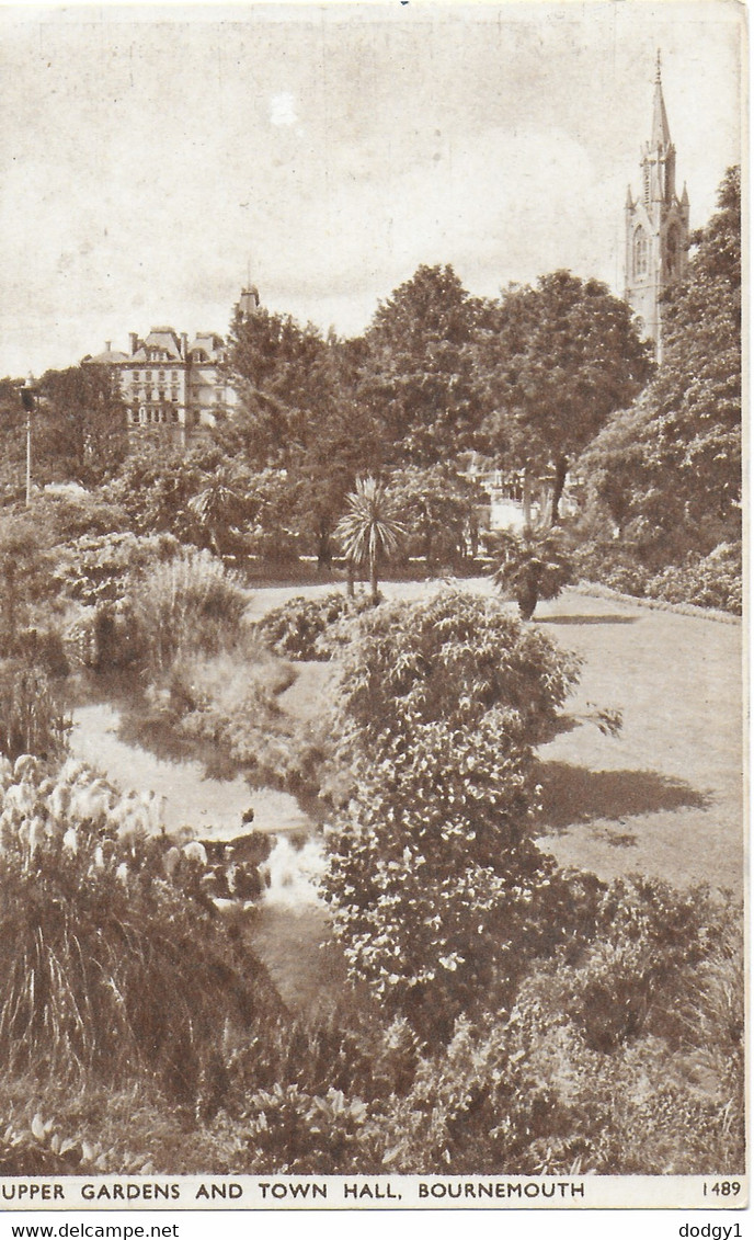 UPPER GARDENS AND TOWN HALL, BOURNEMOUTH, HAMPSHIRE, ENGLAND. UNUSED POSTCARD   Ty5 - Bournemouth (avant 1972)