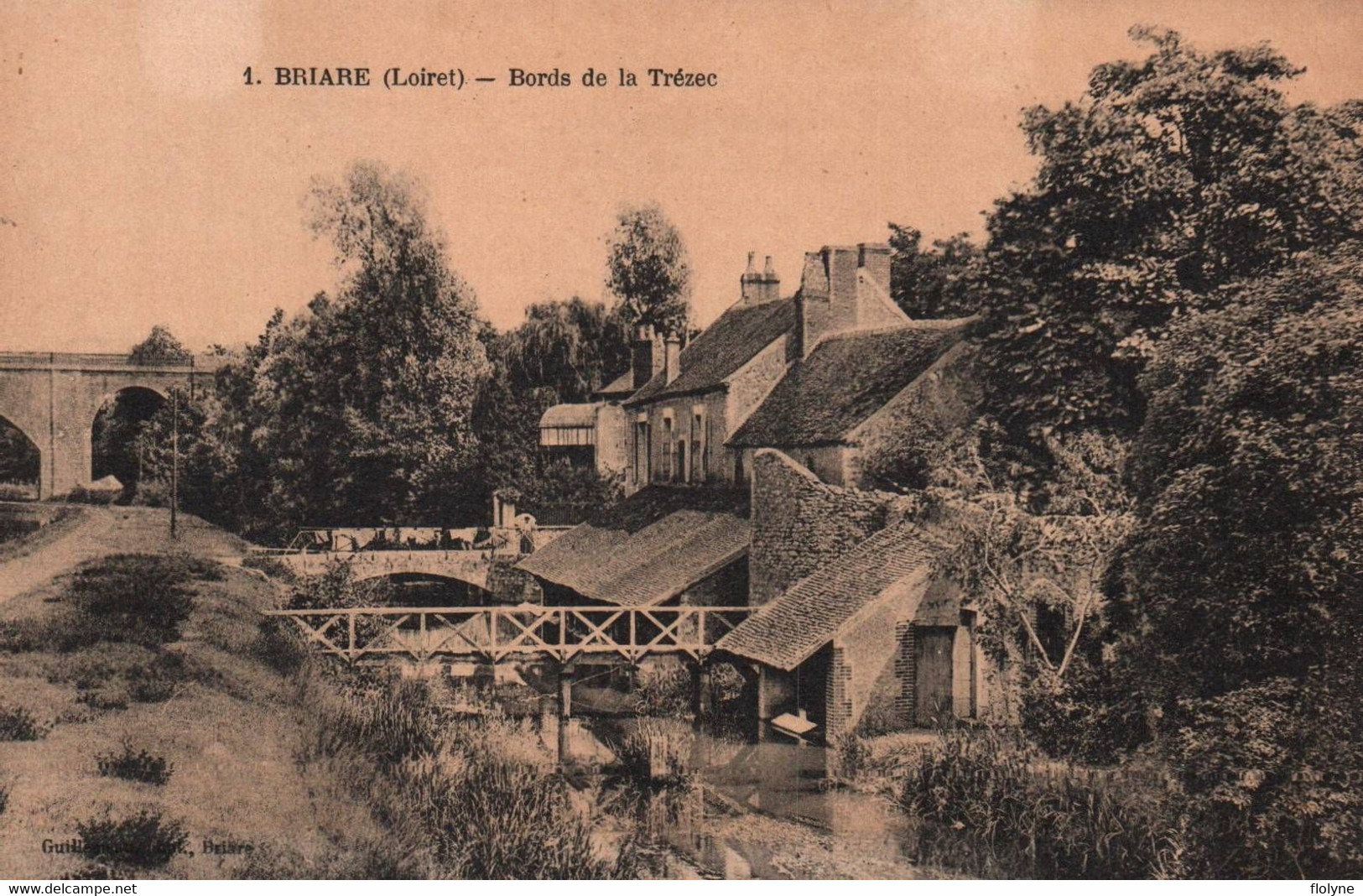 Briare - Lavoir Sur Les Bords De La Trézec - Pont Passerelle - Briare