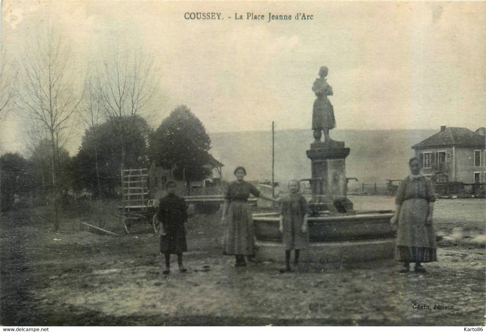 Coussey * La Place Jeanne D'arc * Villageois - Coussey